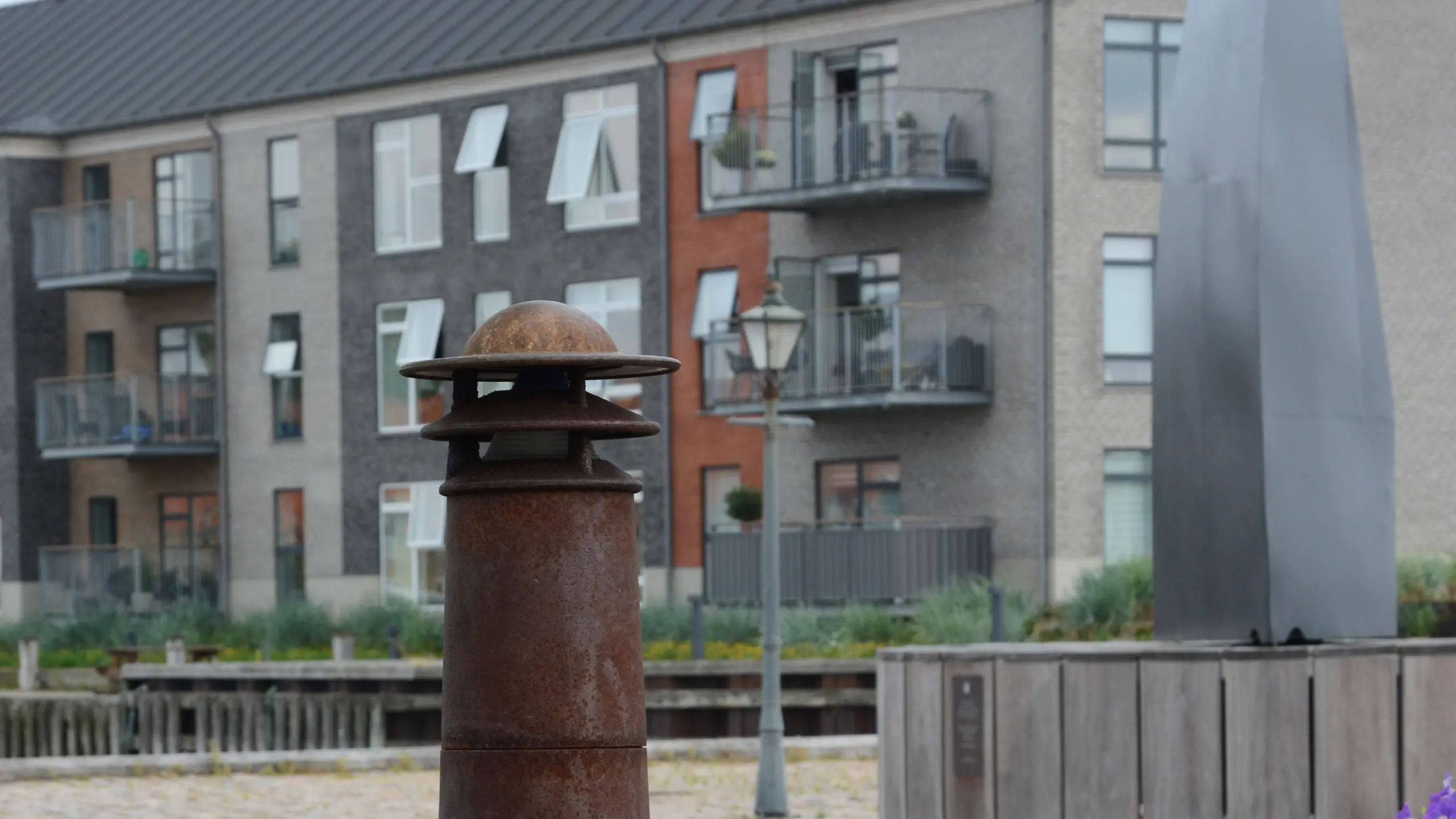 Pullert i støbejern med lys LIGHTHOUSE